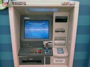 caixa eletronico atm dinheiro viagem