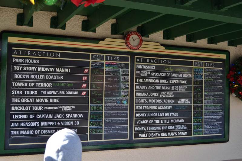 "Tip board" no Hollywood Studios. Para ver o tamanho das filas e também uma estação para agendar os seus Fastpass+