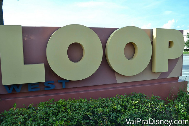 Lojas imperdíveis no THE LOOP de Orlando ➡️ ARRASTA PRO LADO!! O The Loop é  um centro de compras daqui cheio de ótimas opções e os nossos…