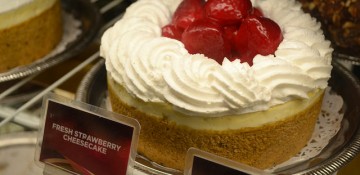 Os famosos cheesecakes da Cheesecake Factory podem ser saboreados nesse shopping, onde fica a única unidade dessa rede em Orlando.