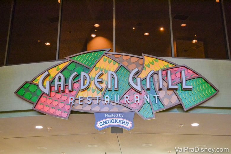 Refeição com Personagens: Restaurante Garden Grill - Indo Pra Orlando