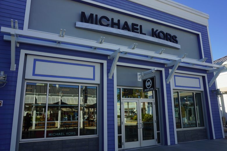 Foto da fachada da loja da marca Michael Kors no Premium Outlet de Tampa 