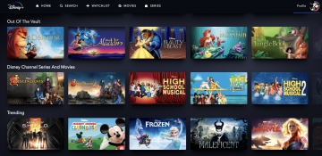 Foto da tela de início do streaming Disney+, mostrando diversos filmes e séries da Disney que estão disponíveis no streaming