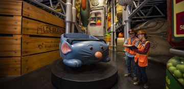 Prévia do carrinho da nova atração de Ratatouille. Foto: Disney. O carrinho tem a forma do ratinho Rémy.