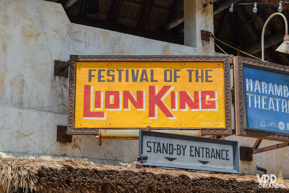 Placa da entrada do Festival of the Lion King, um dos melhores shows da Disney