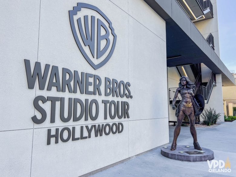 Entrada dos Studios Warner em Los Angeles.